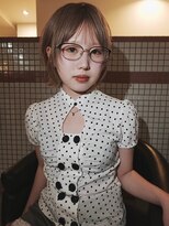 シイ(SIE) ショートレイヤー アッシュベージュ