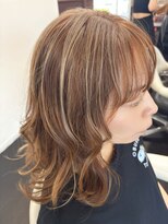 オルオル(OLU OLU)&nbsp;ハイライト白髪ぼかし小顔レイヤー30代40代くびれミディアム