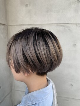 ウム(UMM) 【UMM國守】ハイライトグラデーション_艶ハンサムショート