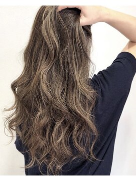 ヴェシカ(veccica) ハイライト×グレージュで外国人風カラーに♪♪