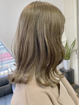 ジゼル(GiseL) ミルクティーベージュ☆  ブリーチ　ダブルカラー