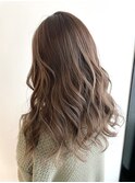 オリーブベージュ