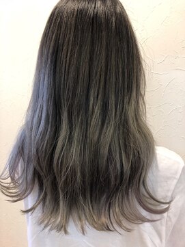 ジッカジッカ(Jicca Zicca) グレイッシュロングヘア