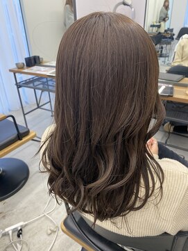 テラス トヨタ(Telasu Toyota) アッシュブラウンでツヤツヤに