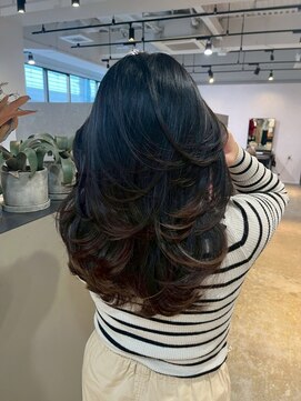 メリー オオサカ(Merly Osaka) Black × butterfly layer cut