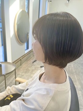 ビーヒアナウ 野々市市役所前店(BE HERE NOW N゜04) くびれショート細めハイライト