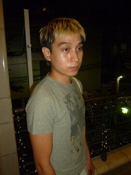 オーオシカシカスペース(OOO YY Space) ブリーチを伸びかけを活かしたショート