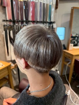 アフィナー(Afinar) 【横浜駅/横浜西口】シルバーアッシュ