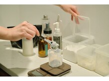 エイジング毛専用の髪質改善トリートメントを調合しています