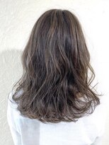 バランス 原宿 表参道(balance) ベージュハイライト×ミディアムヘア YUKA