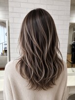 オラ ボーテ(Aura Beaute)&nbsp;ハイライト バレイヤージュカラー 白髪ぼかし ブリーチ ベージュ