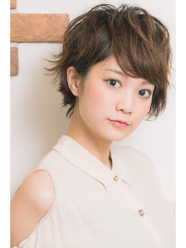 アクミィ(Acmi) ひし形シルエットの耳かけショート☆