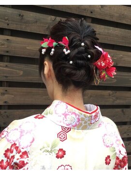 ハナココ 水戸店(hana Coco) お花&パールで華やかに袴に似合うゆるふわアップ 水戸