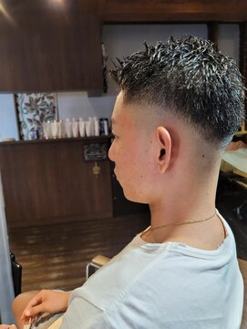 ピリナ(Pilina) 刈り上げ スキンフェード