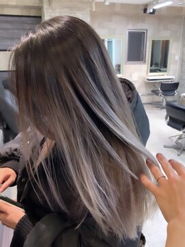 グロウ 上野御徒町(grow) ホワイトシルバー/バレイヤージュ/ブリーチ３回/pixyyyyyy297