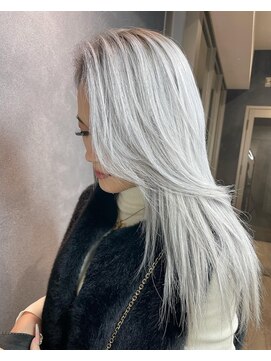 アミ ヘアー ガーデン(ami hair garden) ホワイト×ロングレイヤー
