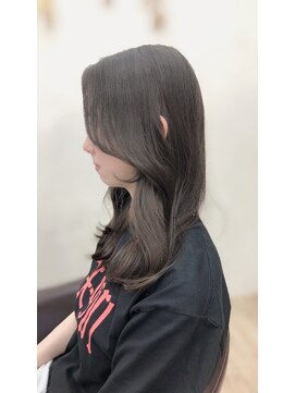 ラクシア(LucxiA) 韓国カット/韓国ヘア/くびれ/レイヤーカット/前髪カット