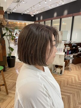 コムズアイ(COM'S/i) 白髪ぼかしハイライトメッシュボブショートボブ顔まわりレイヤー