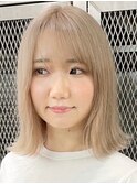 ミルキーベージュ[新宿駅/斜めバング/グレージュカラー]