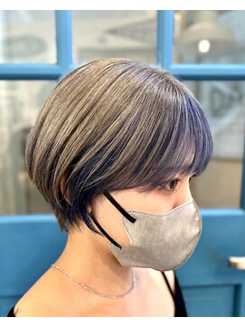 デイズ(DAYS) ホワイトベージュ&ブルーインナーマッシュショート