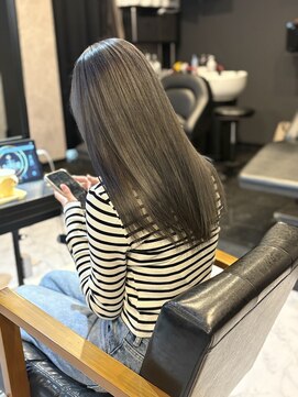 オリーブグレージュ