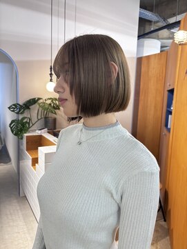 アーバン(URBAN.) 柔ベージュ×ぱつボブ　RYOKA