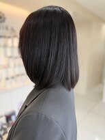 ヒビカ(HIBIKA) 縮毛矯正でも柔らかく見せる顔周りレイヤーボブ