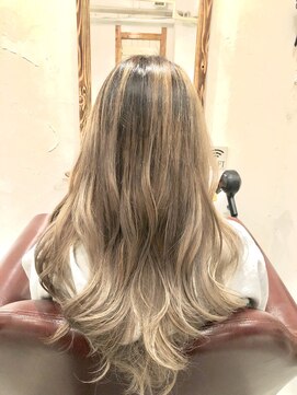 ヘアーサロン ザ ハイブ(Hair salon The hive) シルバーベースでバレイヤージュグラ！！