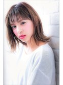 夏のイメチェン！耳かけした毛先パーマにフォギーベージュカラー