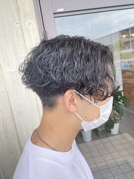 フゥ 宇都宮(FeU) 波巻パーマ×センターパート