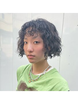 リアイス(Re:ICE) オン眉ショートボブ外国人風ウェーブスパイラルパーマ