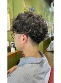 ツイストスパイラルパーマメンズマッシュ刈り上げ
