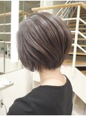 丸いシルエットのグラデーションボブです。