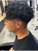 センターパートツイストスパイラルパーマ刈り上げメンズパーマ