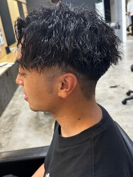 ニアウ 太田店(Niau) センターパートツイストスパイラルパーマ刈り上げメンズパーマ