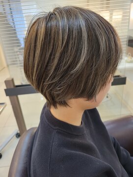 スタイル 成城学園前(STYLE) ハイライトカラー　グレーベージュ　ショートボブ　クビレボブ