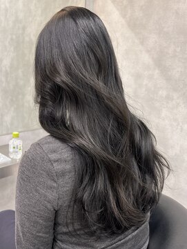 シティ(CITY) ダークグレージュカラー　レイヤースタイル　韓国ヘア