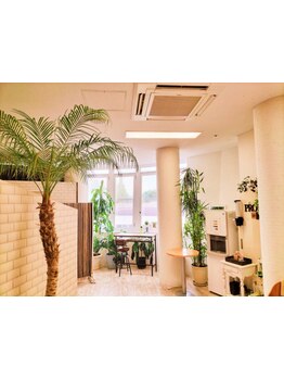 とても広い上質空間の中、外のざわめきも無いゆったり自分だけの時間を過ごして下さい。