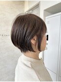 上品な丸みショート　赤みなしグレージュ