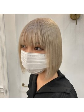 カムジーヘッドカミノウラ(COMEGHEAD KAMINOURA) 上乃裏ショートボブくびれショートイルミナカラー顔周りレイヤー