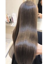 30代からの大人女性へ。ベースの髪色を活かす「ブリーチなし」の中明度×透明感カラー