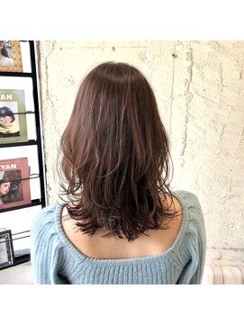 ペネロープ(Penelope) ミディアムレイヤー/ピンクアッシュ