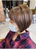 【アッシュベージュで柔らかい質感に】 前下がりショート