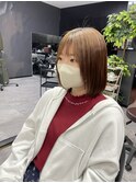 20代30代大人かわいいツヤ感前下がりオン眉ショート