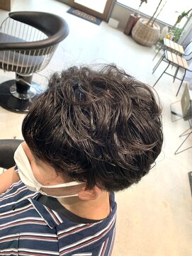 ユリイカビヨウシツ メンズパーマ