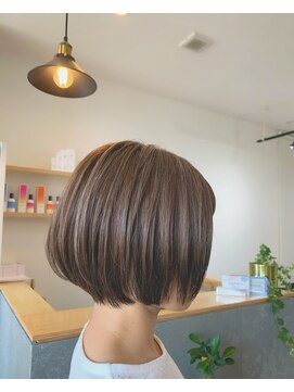 コポル(Copol) くびれショートボブ×白髪ぼかしハイライト