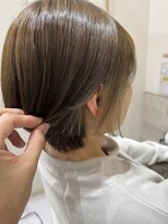 アストレアバイニケ(ASTRAEA by nike) ショートボブ/イヤリングカラー