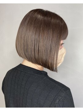ブロンド 町田(BLONDE) 切りっぱなしミニボブ