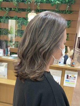 ネオリーブソラ 相模大野店(Neolive sola) 白髪ぼかしハイライト/グラデーション