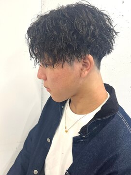 ローウェ バイ フィフス 立川メンズサロン(Louwe by fifth) センターパートツイストスパイラルパーマメンズ波巻きパーマ